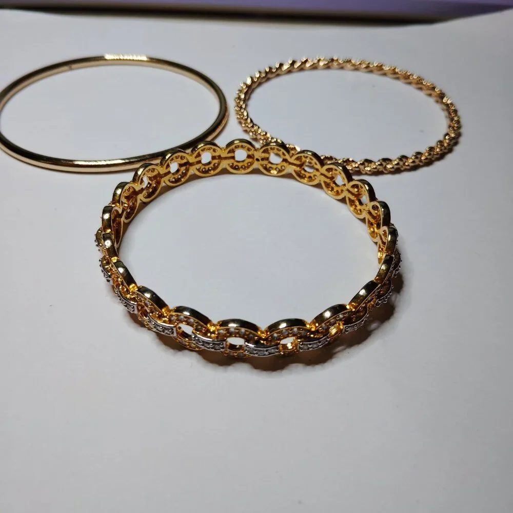 Lot of 5 Gold Tone Bangles – Mixed Textures, Stackable, Like New Condition